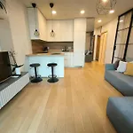 Butas Modern Urban Retreat & Private Parking