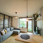 Modern Urban Retreat & Private Parking *