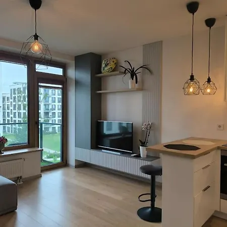 Modern Urban Retreat Free Private Parking & Balcony