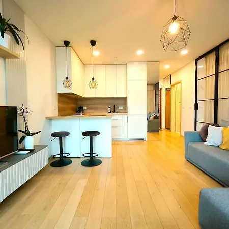 Modern Urban Retreat & Private Parking Vilnius
