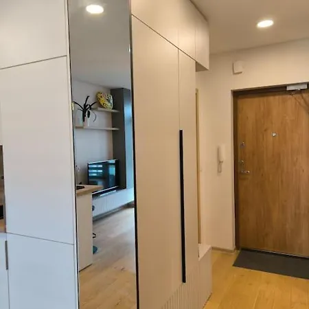 Apartment Modern Urban Retreat Free Private Parking & Balcony *