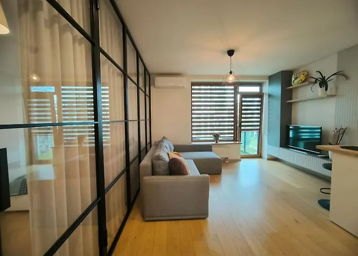 Modern Urban Retreat & Private Parking Apartment