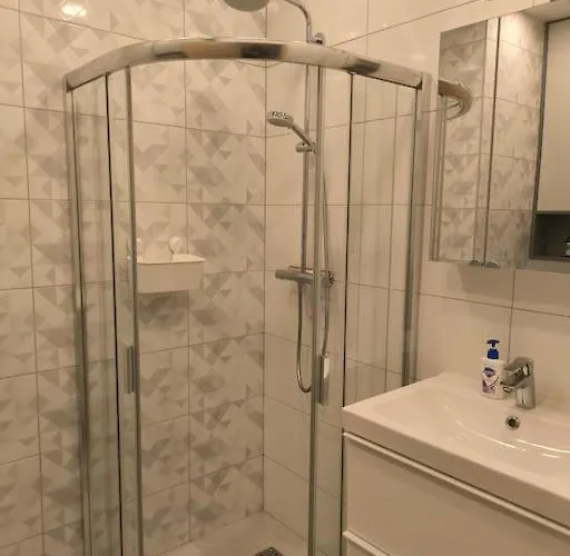 Apartment Modern Urban Retreat & Private Parking *