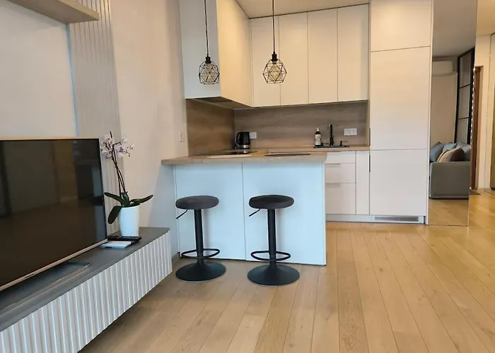 Modern Urban Retreat & Private Parking