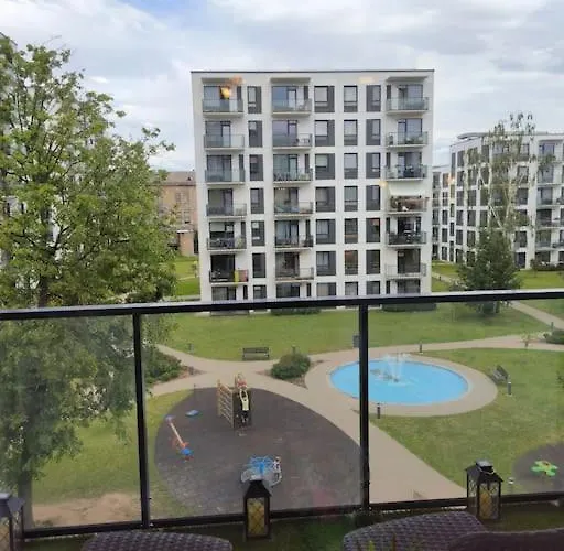 Modern Urban Retreat & Private Parking ヴィリニュス