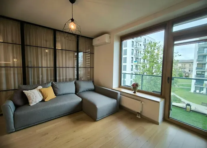 Modern Urban Retreat & Private Parking Apartment *