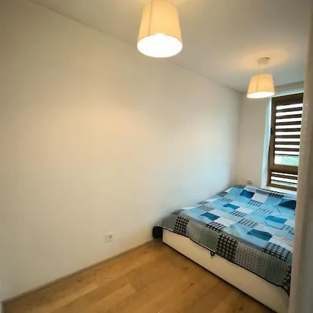 Apartman Modern Urban Retreat & Private Parking